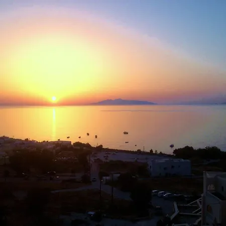 Anneta Aparthotel Kamari (Santorini)